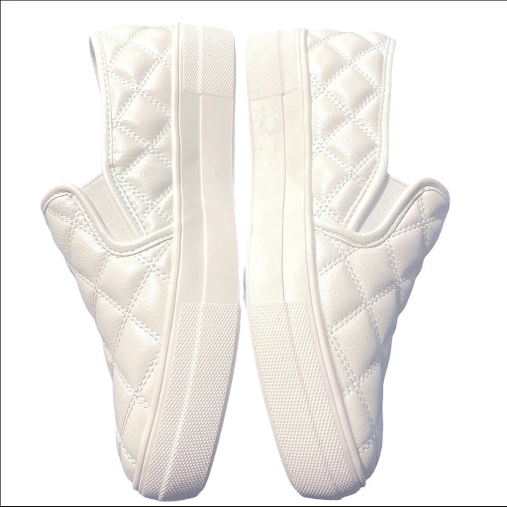 🔥Women’s White Slide On Sneakers 🔥